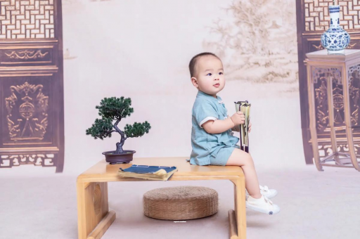 吉安宝宝眼睛肿是什么原因